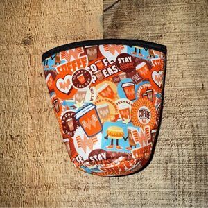 Whataburger‎ Koozie 4 1/2” tall
Excellent condition